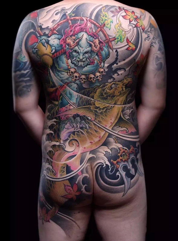 满背风神与鲤鱼彩绘纹身图案