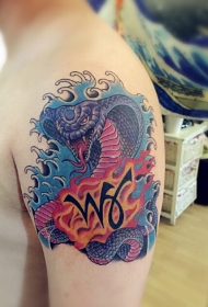 手臂狰狞的眼睛王蛇纹身图案