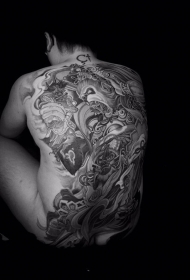 满背斗战胜佛孙悟空霸气纹身图案