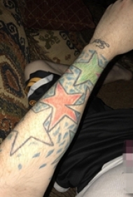 手臂上彩绘纹身技巧几何元素纹身简约线条纹身大五角星纹身图片