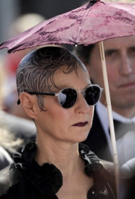 头部代替头发的黑色纹身图案