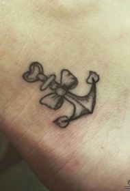 脚后跟船锚蝴蝶结纹身图案