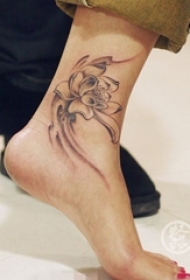 一组女生脚踝上文艺简洁纹身图案缩略频道推荐图