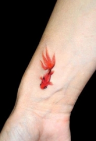 一组小巧可爱的多元化女生小清新纹身图案