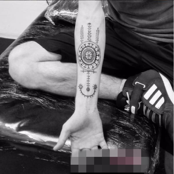 一组黑白纹身由简单线条组成的个性纹身图案大全