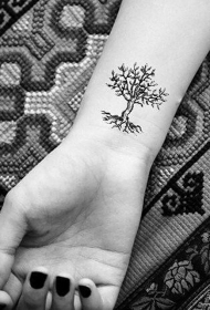 手腕小清新树黑灰纹身图案