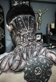 头部和颈部花体字母黑灰个性纹身图案