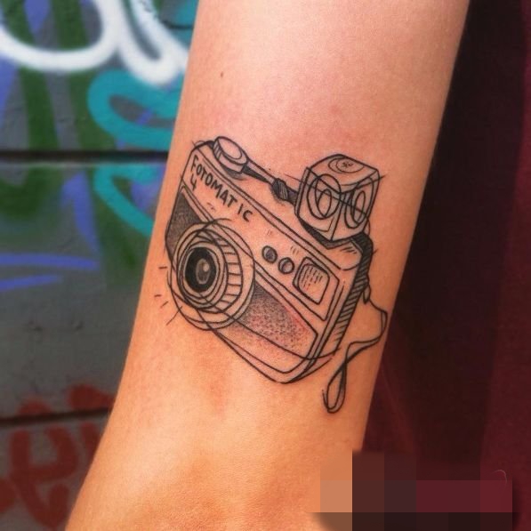 一组关于动物和人物的黑白纹身点刺技巧简约线条纹身图案