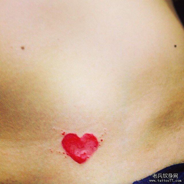 腹部小清新心形纹身图案