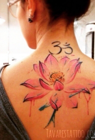 背部泼墨莲花字符纹身图案