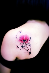 女生后背泼墨罂粟花彩绘纹身图案