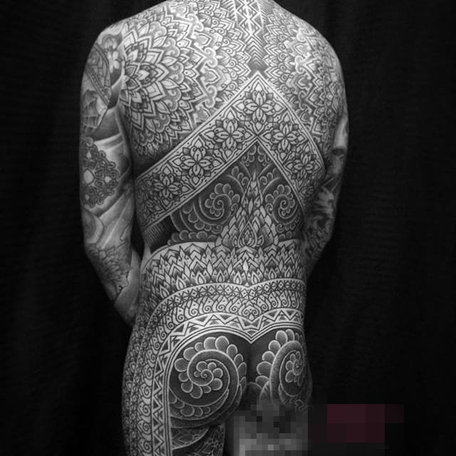 10款大面积黑白灰风格几何元素点刺技巧全身纹身图案