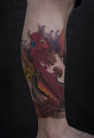 小腿彩绘鲤鱼跃出水纹身图案