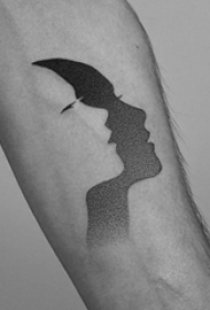 10款黑白点刺技巧几何元素动物和人物肖像纹身图案大全