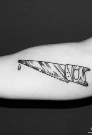 大臂锯子黑灰纹身图案