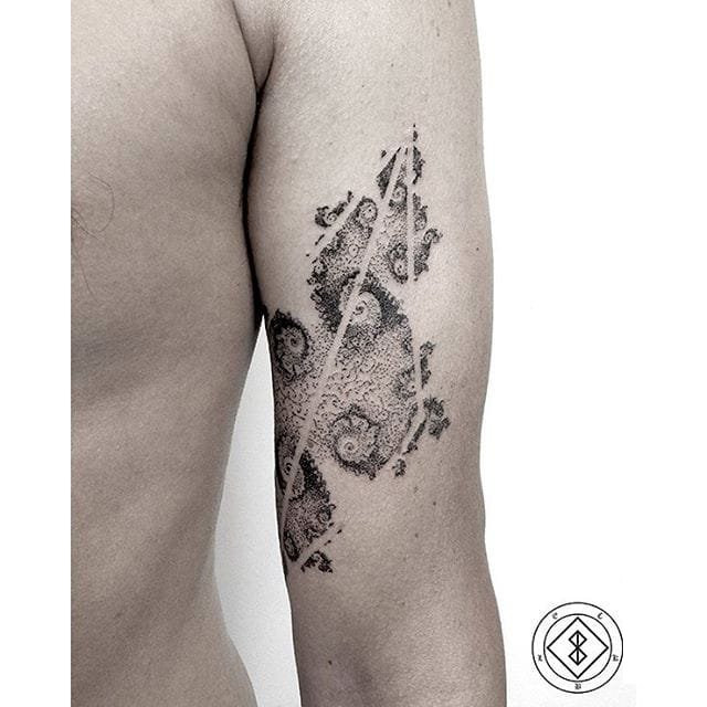 一组黑白点刺技巧简约线条几何元素纹身图案大全