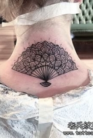 脖子扇子线条梵花纹身图案