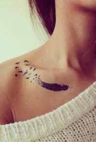 一组女生肩部简单个性线条小巧纹身图案大全