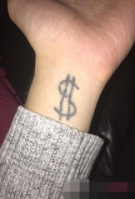 手腕上黑白抽象线条美元纹身图片