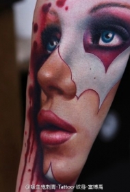 小臂写实的女神肖像纹身图案