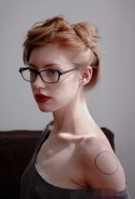 个性的黑白几何元素简单线条纹身图案