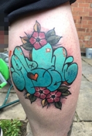 男生小腿上彩绘喷绘感花体字纹身图片