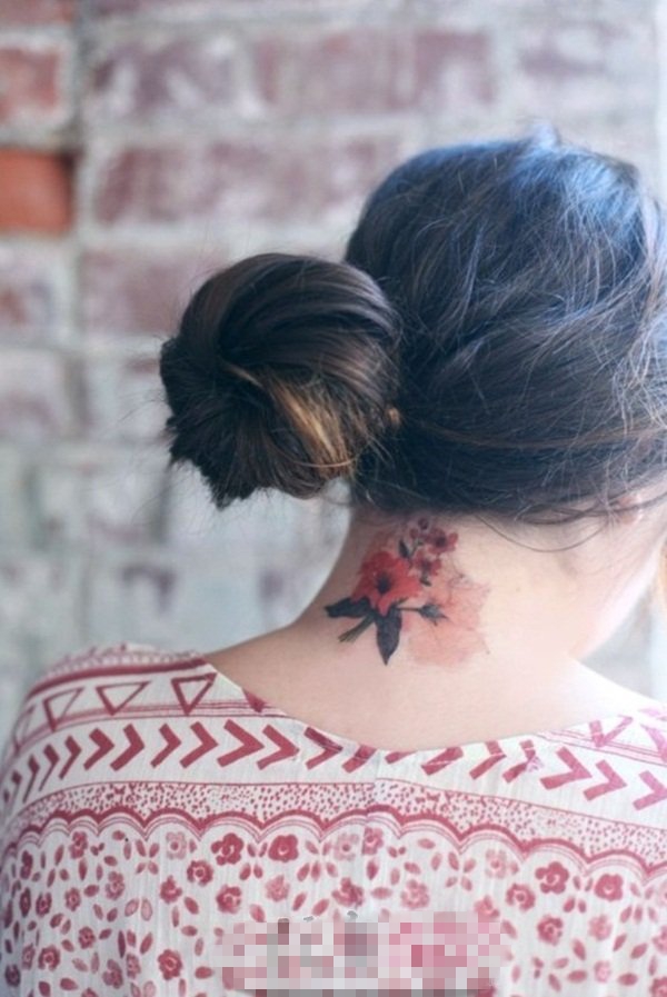 女生水彩小清新植物花纹身图案