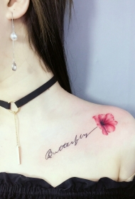 处在女生锁骨处的英文与玫瑰纹身图案