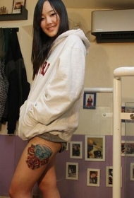 美女大腿漂亮精致的钻石玫瑰纹身图案