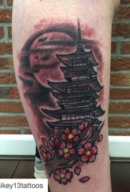小腿彩色的亚洲寺庙与盛开的花朵纹身图案