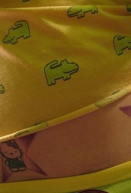 腰部彩色漂亮的凯蒂猫纹身图片