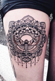 大腿巴洛克式黑白梵花与蝴蝶纹身图案