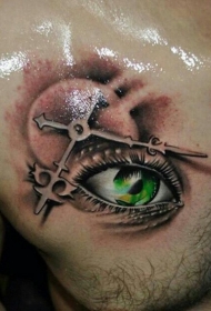 胸部彩色写实的眼睛与时钟纹身图案