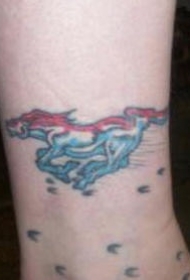 脚部彩色奔跑野马纹身图片