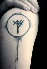 黑色点刺圆形符号纹身图案