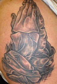 肩部黑灰破碎祈祷手纹身图案
