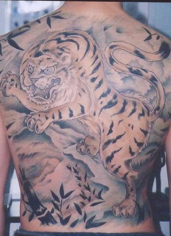 满背山坡和上山虎竹子纹身图案