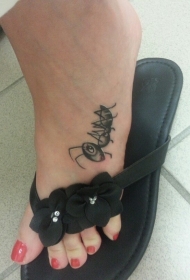 叫二笔可爱卡通黑白蚂蚁纹身图案