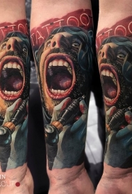手臂新的学校风格彩色尖叫的人纹身图案