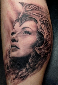 黑灰风格身凯尔特女性头盔纹身图案