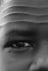 头部白色传统割肉纹身图案