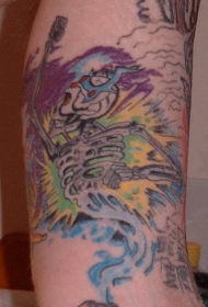 手臂彩色的骷髅架纹身图案