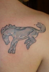 银色的野马标志纹身图案