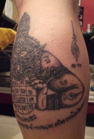 小腿怪物和轮盘字符纹身图案