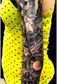 大臂黑白性感女人纹身图案