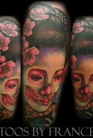 肩部彩色恶心的恶魔艺妓纹身图案