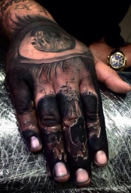 手部彩色神秘骷髅和眼睛纹身图案