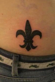 经典的黑色百合花纹章纹身图案