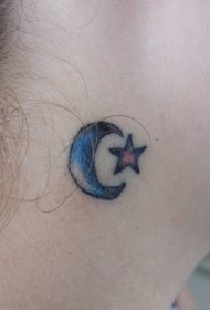 女性脖子彩色太阳和月亮纹身图案