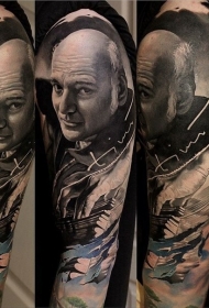 花臂彩色写实风格男子肖像纹身图片